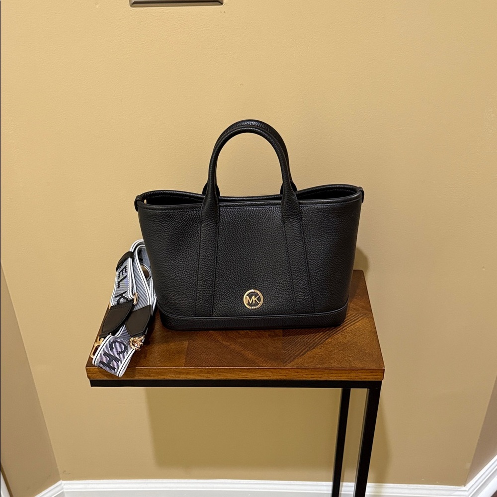 Michael Kors Black Tote with Logo Accent